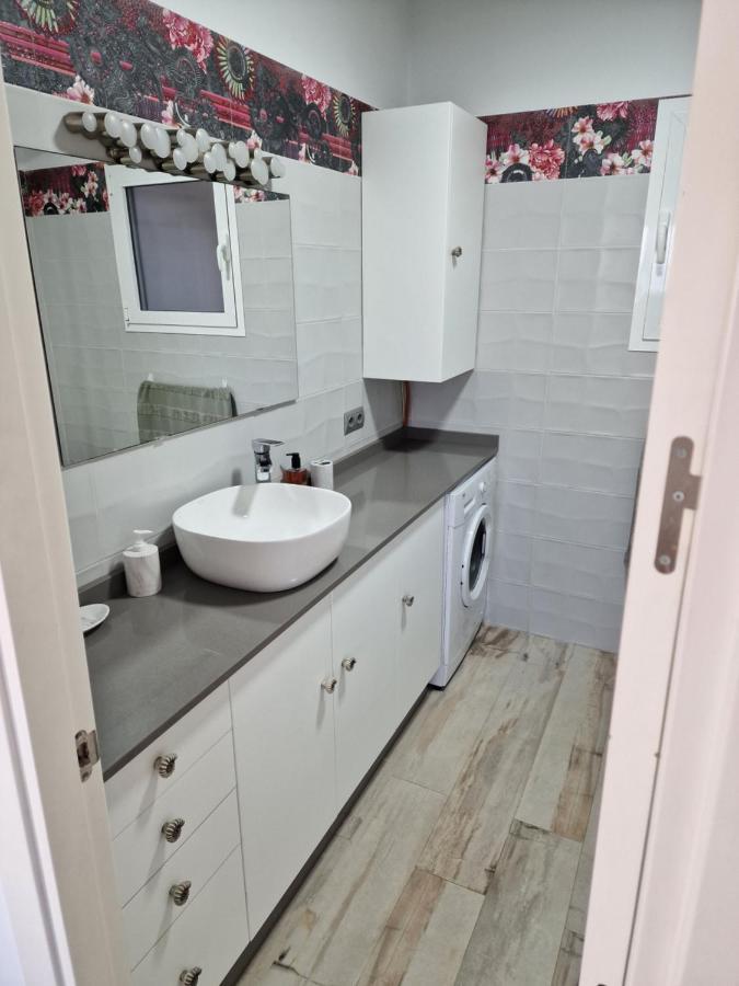 Apartamento Moderno piso céntrico frente al mar con gran terraza Rincón de la Victoria Exterior foto