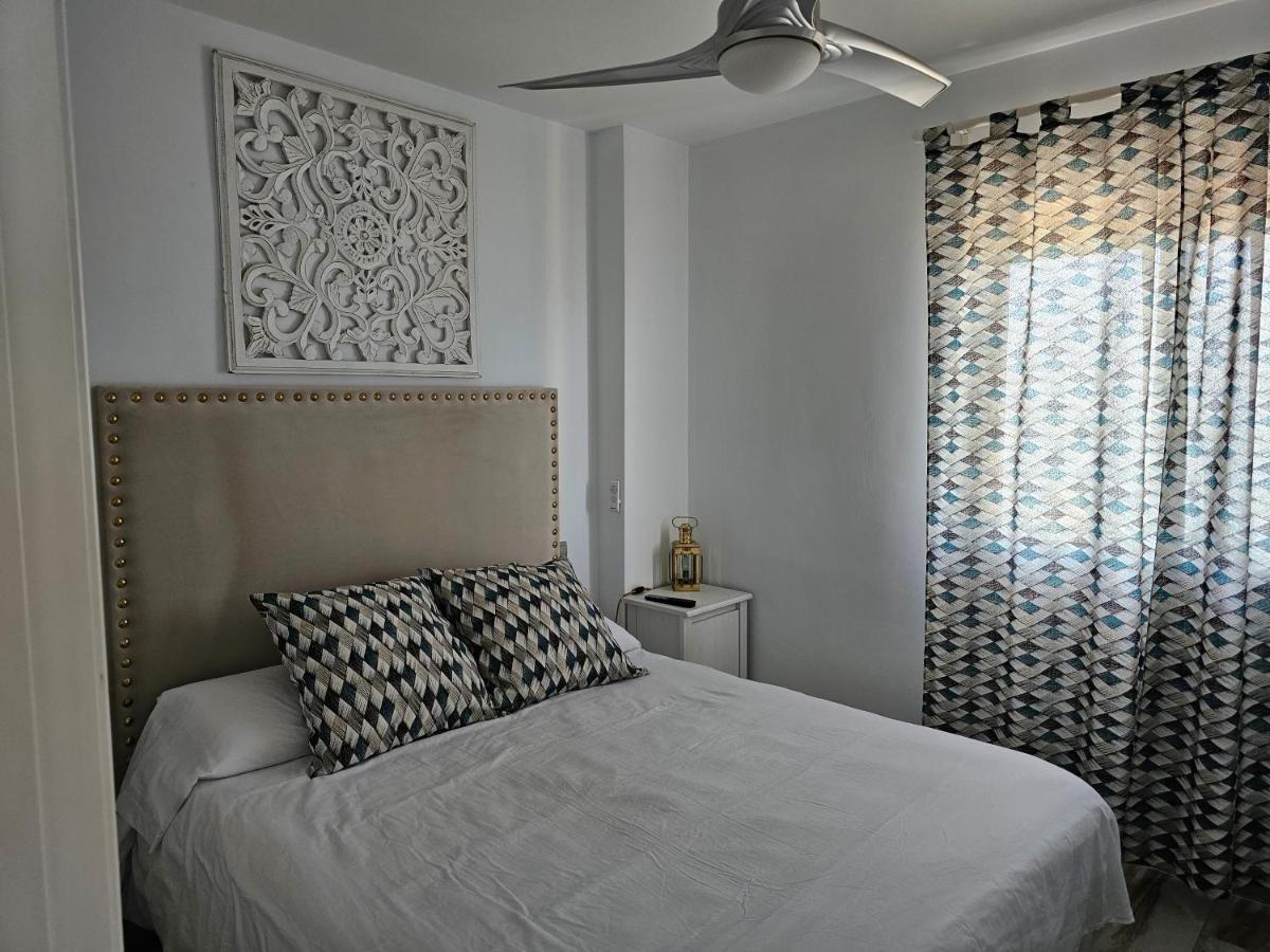 Apartamento Moderno piso céntrico frente al mar con gran terraza Rincón de la Victoria Exterior foto