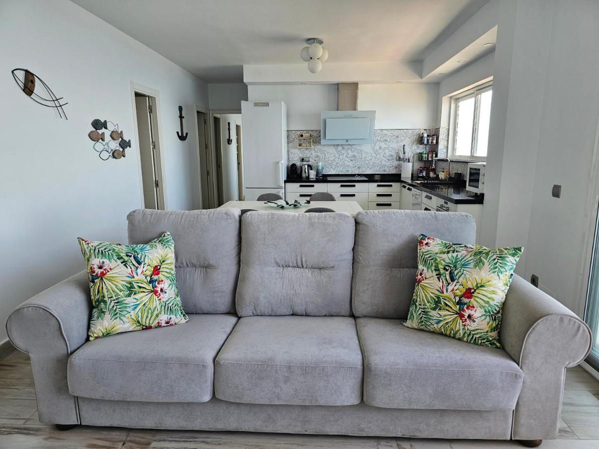 Apartamento Moderno piso céntrico frente al mar con gran terraza Rincón de la Victoria Exterior foto